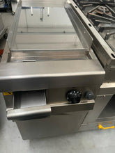 Carica l'immagine nel visualizzatore di Gallery, FRY-TOP A GAS, PIASTRA LISCIA CROMO 400 MM - ZANUSSI