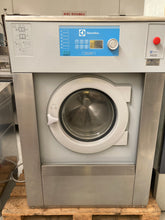 Carica l'immagine nel visualizzatore di Gallery, Lavatrice Electrolux 13 kg
