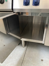 Carica l'immagine nel visualizzatore di Gallery, Cucina 2 fuochi con forno e piastra Electrolux
