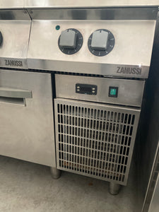 Gruppo banco frigo con piano cottura vetroceramica