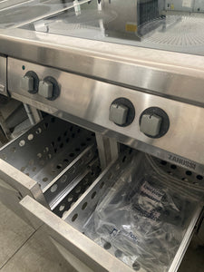 Gruppo banco frigo con piano cottura vetroceramica