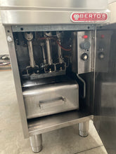 Carica l'immagine nel visualizzatore di Gallery, Friggitrice Berto's gas metano
