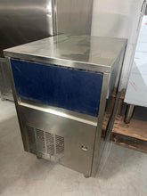 Carica l&#39;immagine nel visualizzatore di Gallery, Fabbricatore di ghiaccio 113 kg - Brema
