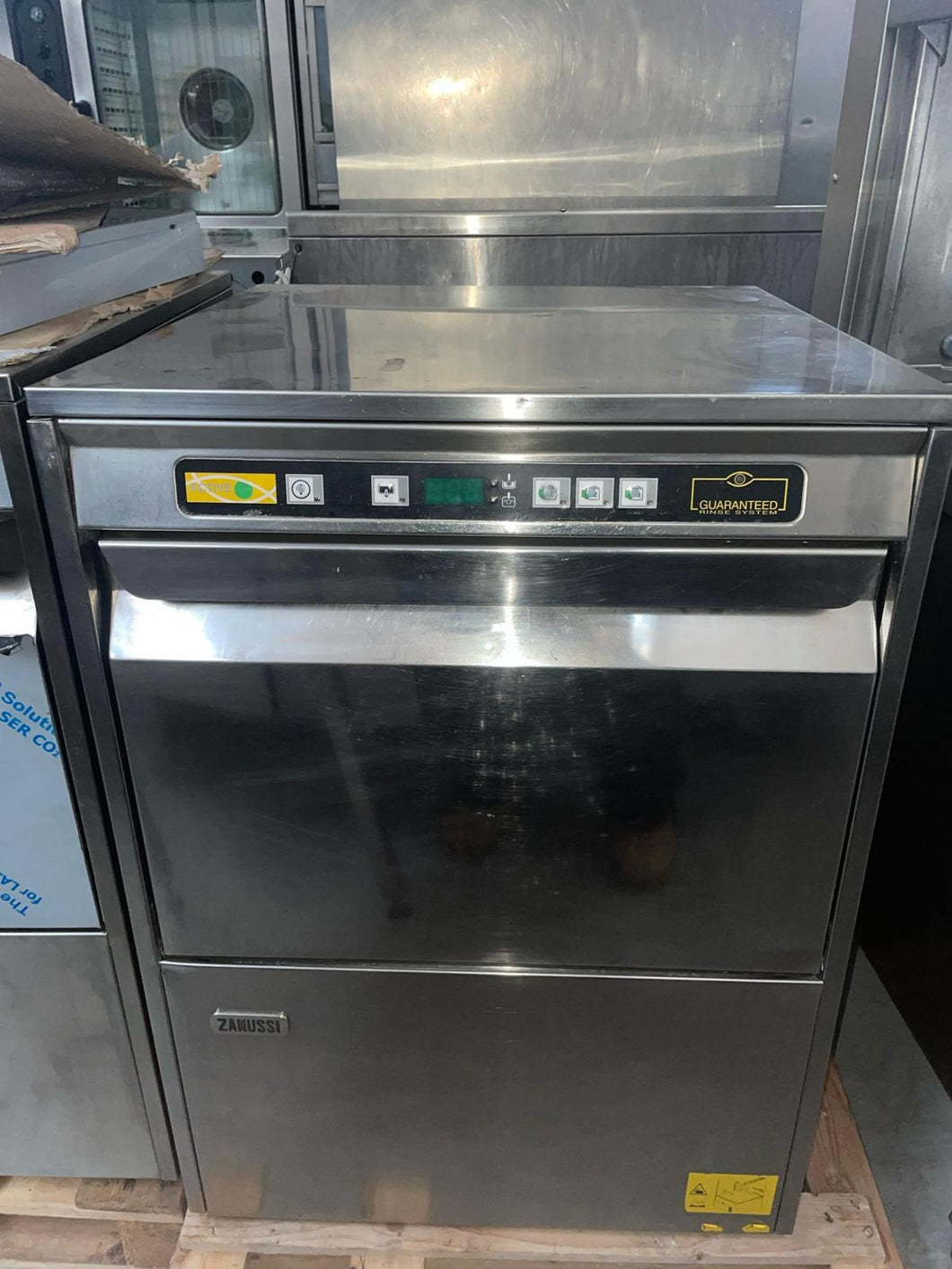 LAVASTOVIGLIE SOTTOTAVOLO - ELECTROLUX